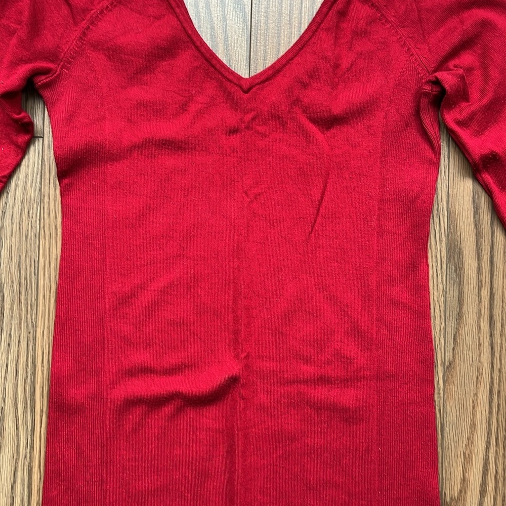 Guess v-neck 3/4 sleeve sweater size medium - Picture 5 of 6